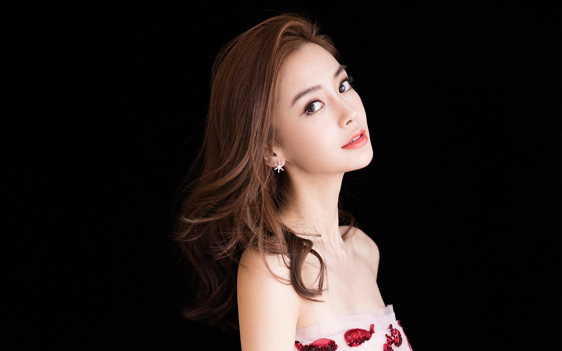 -英超裁判在语义模糊环境下的判罚一致性变化分析，英超裁判组