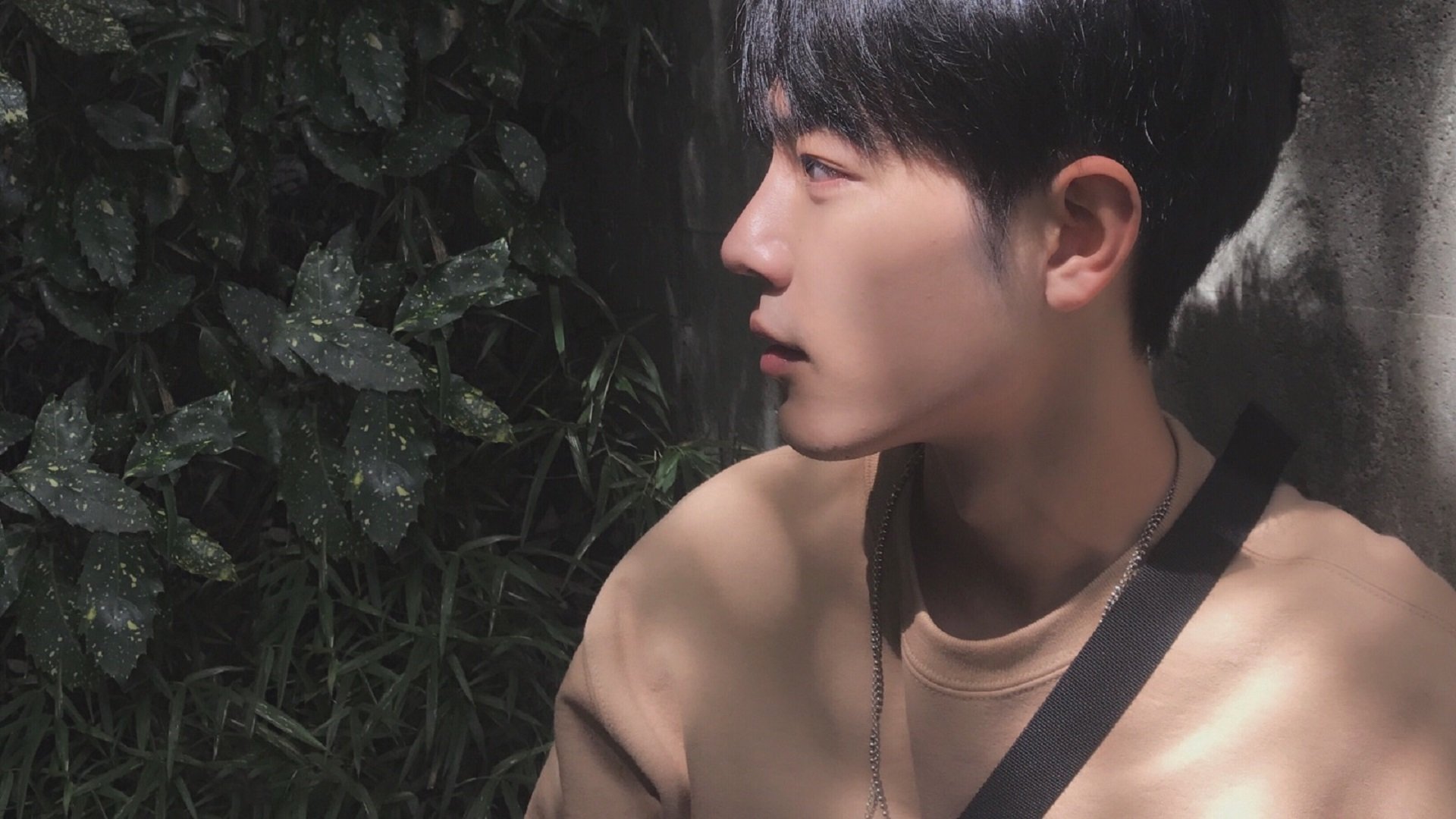 爱游戏官网-英超激烈争夺，豪门奋力追赶前列